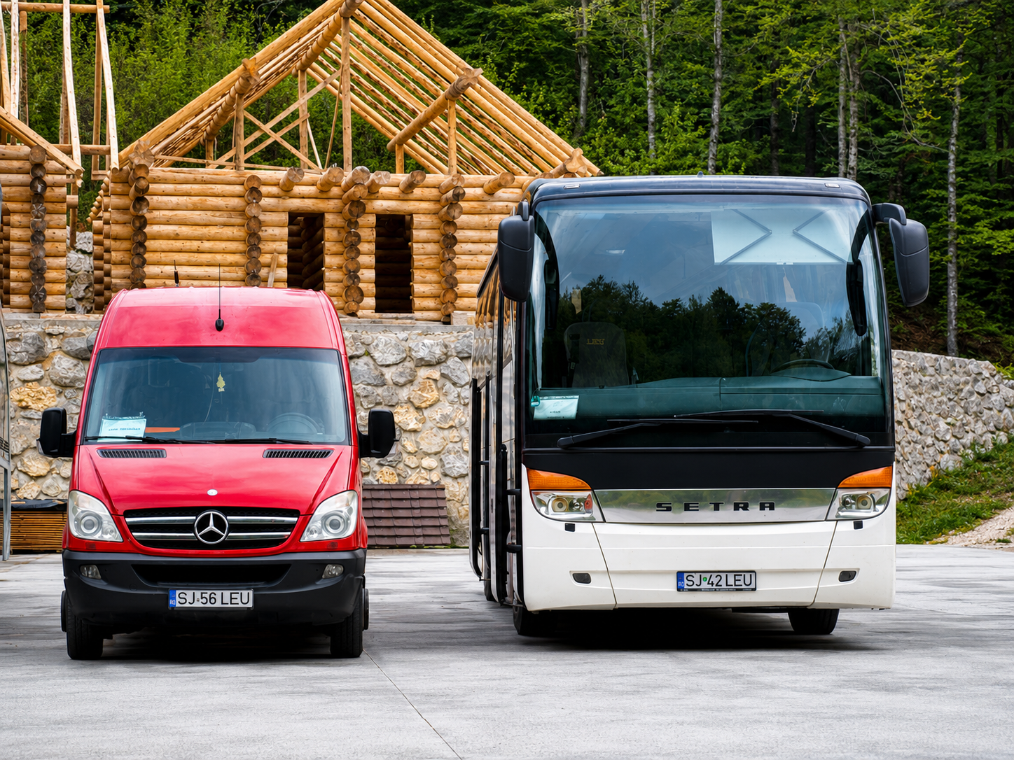 Microbuz modern Leu Transport